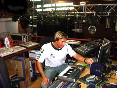 DJ-MB-Paradise im Lager am Rechner