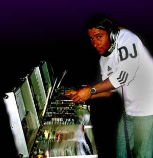 Dj MB Paradise bei der Arbeit 02