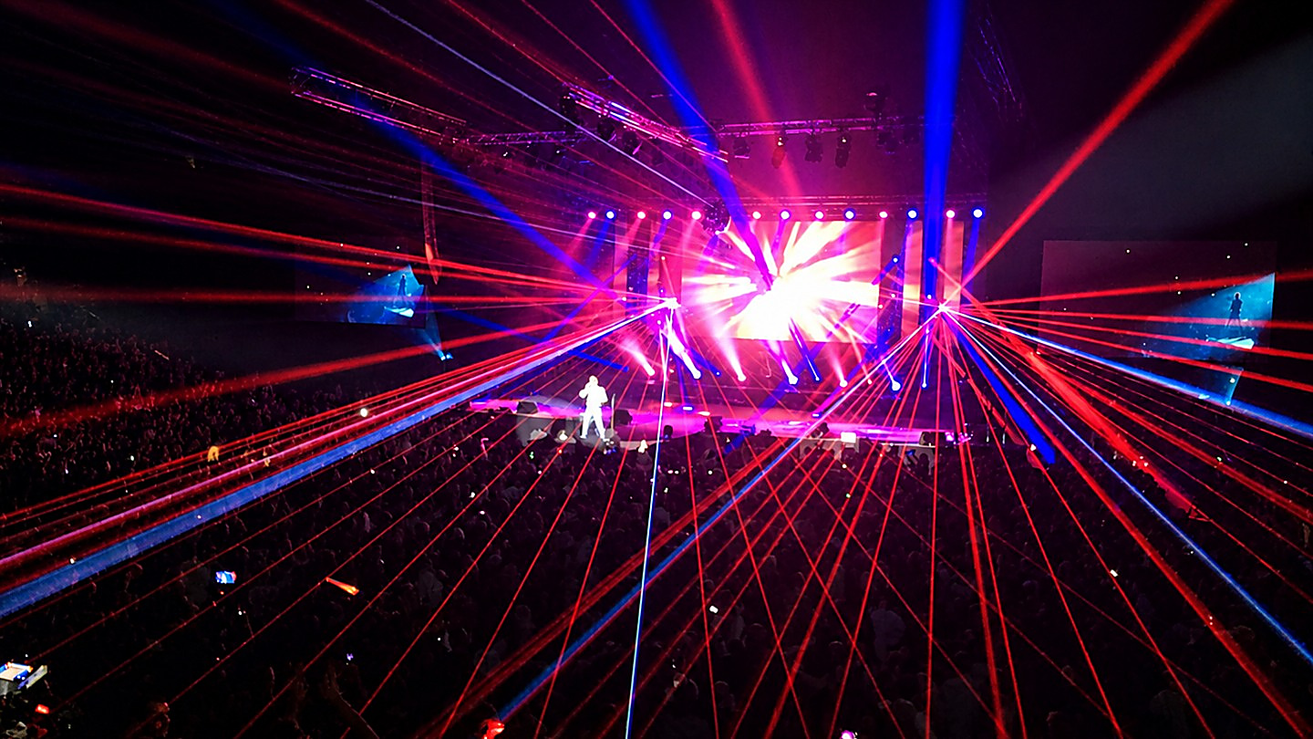 Laser- und Lichtshow bei einer großen Veranstaltung