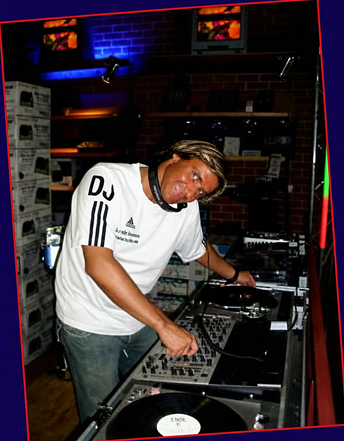 DJ MB PARADISE beim Auflegen
